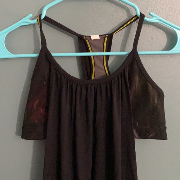 Lulu Lemon No Limits Tank. size 4 - Picture 3 of 7